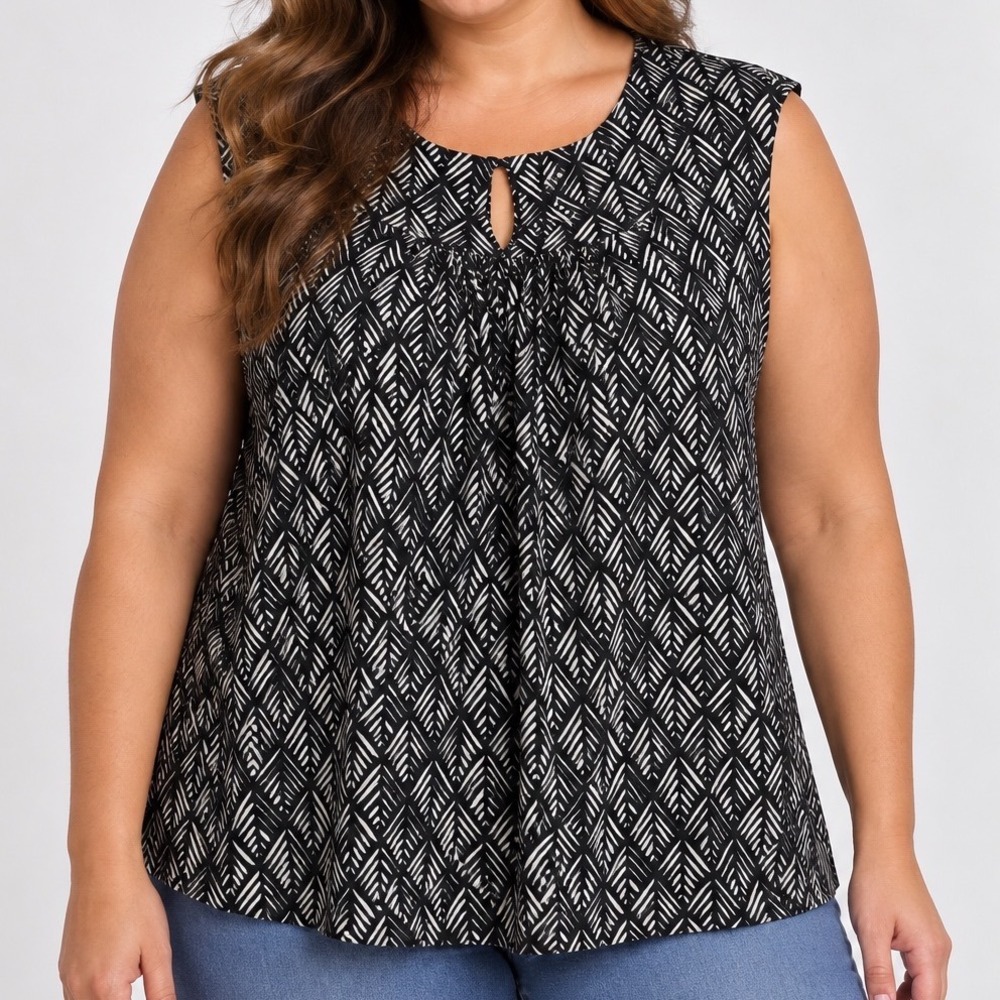 Plus Size 1X Black White Geometric Tunic Top Sleeveless Pleated Keyhole Blouse